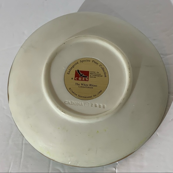 White Rhino Cadona Int. Endangered Species Statue - Picture 7 of 11